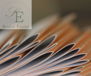 シニアエスコーター®12名の紹介パンフレットが完成。